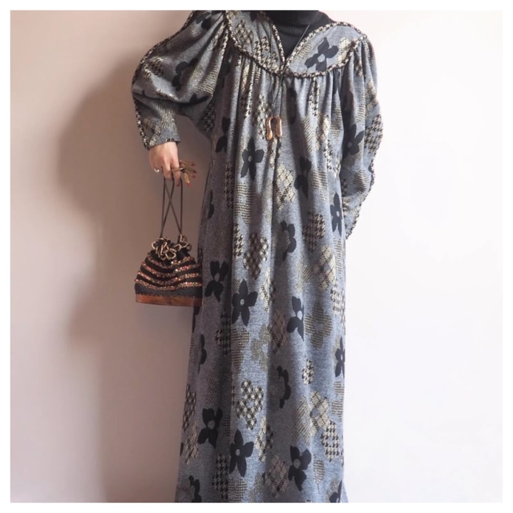 Vintage 1970s Elegant Black and Gray Floral Maxi Dress size M runs big! So cute!